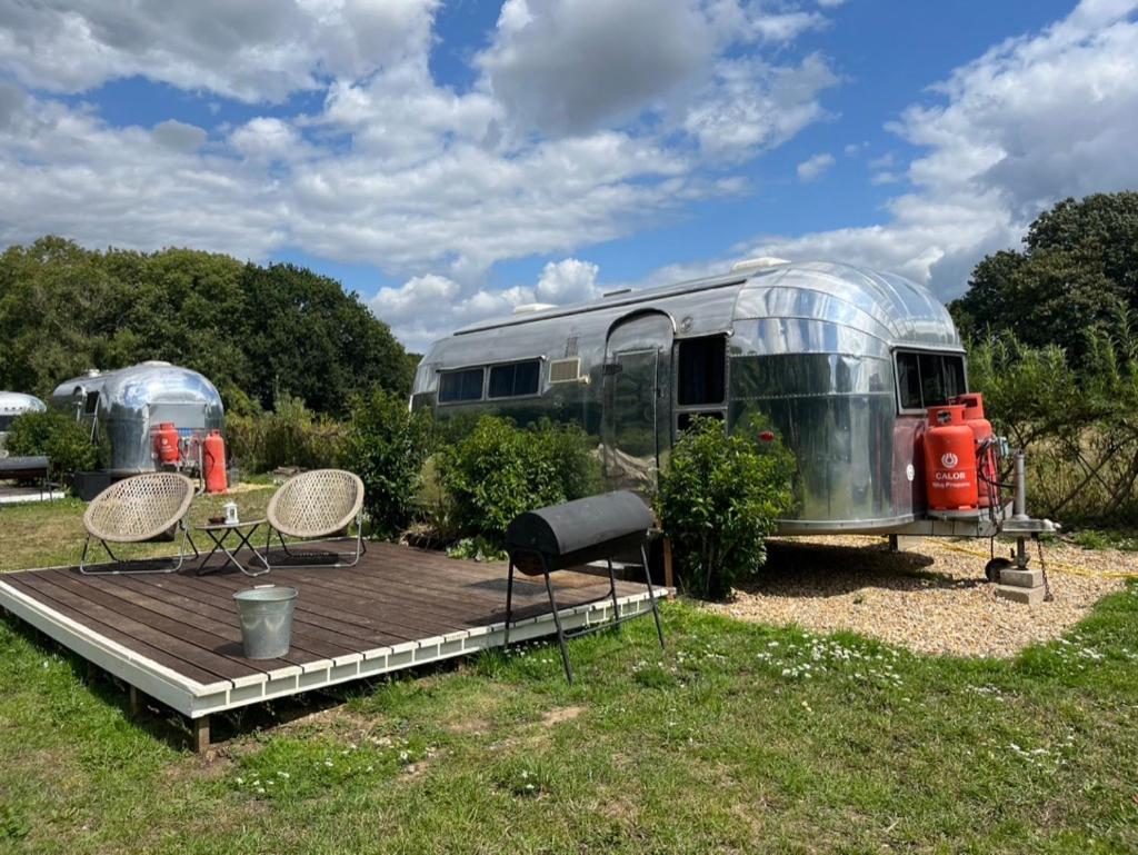 Silver Airstream Glamping & Rental Чічестер Екстер'єр фото