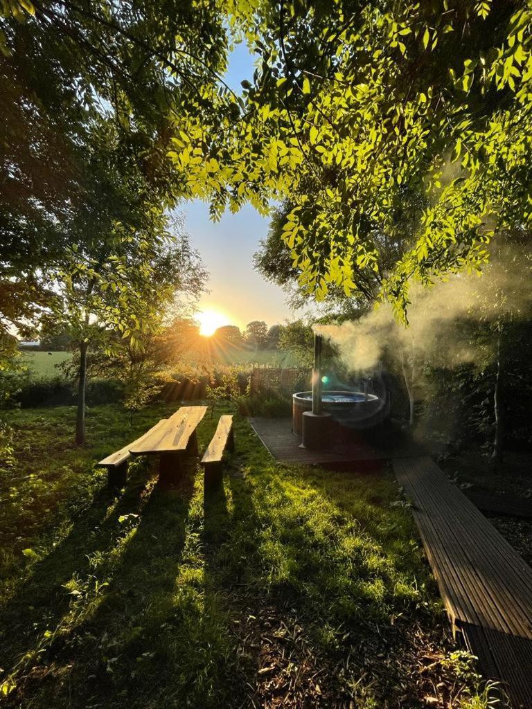 Silver Airstream Glamping & Rental Чічестер Екстер'єр фото