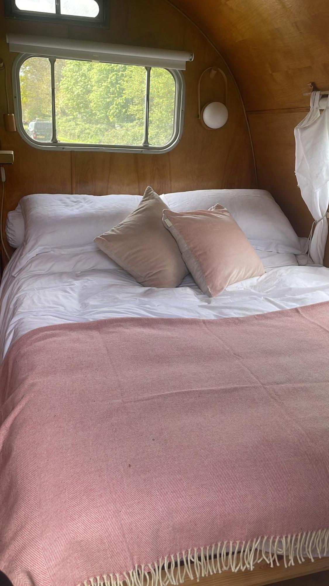 Silver Airstream Glamping & Rental Чічестер Екстер'єр фото
