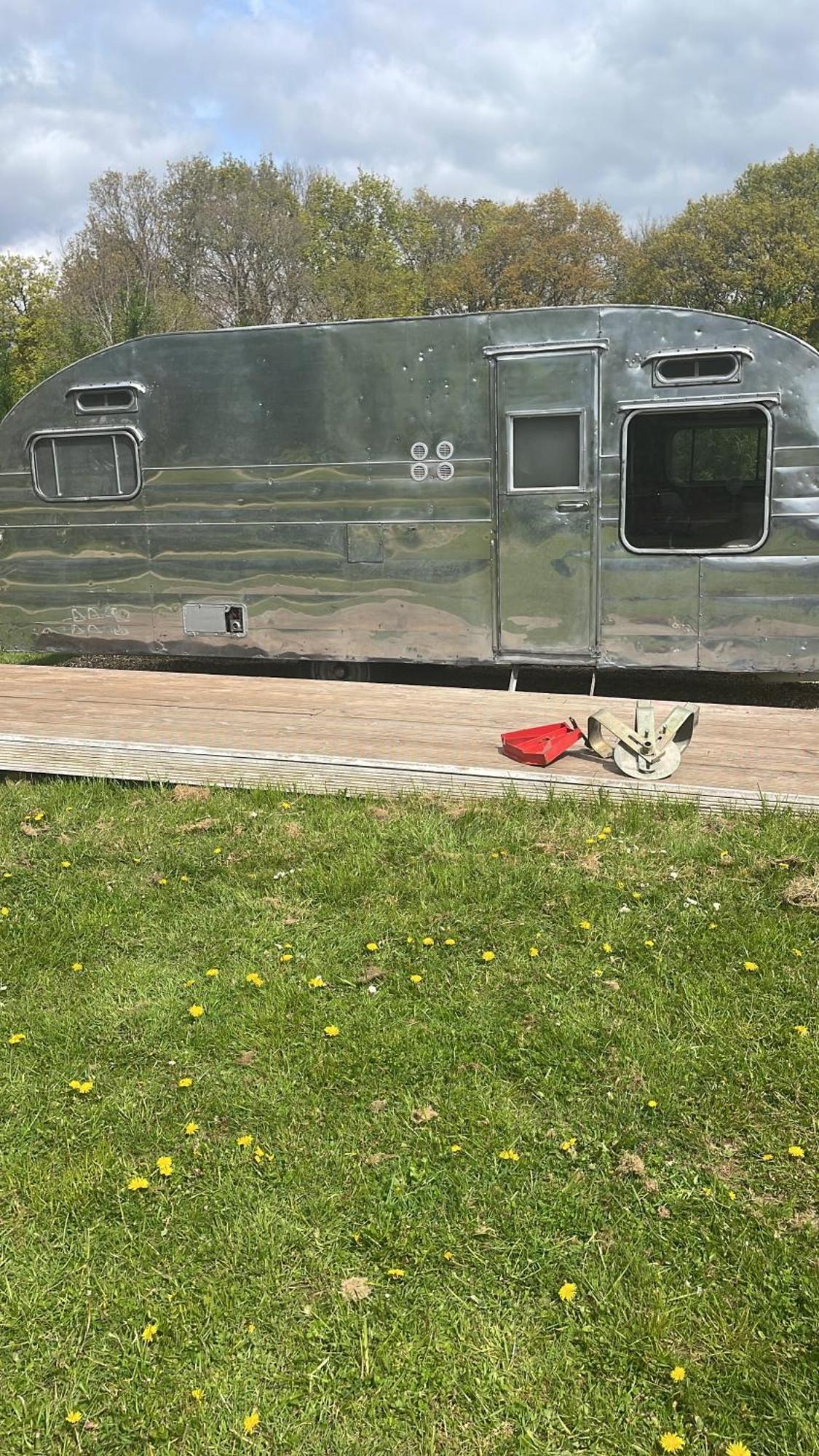 Silver Airstream Glamping & Rental Чічестер Екстер'єр фото